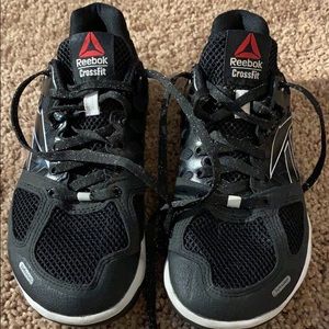 Cross training shoes